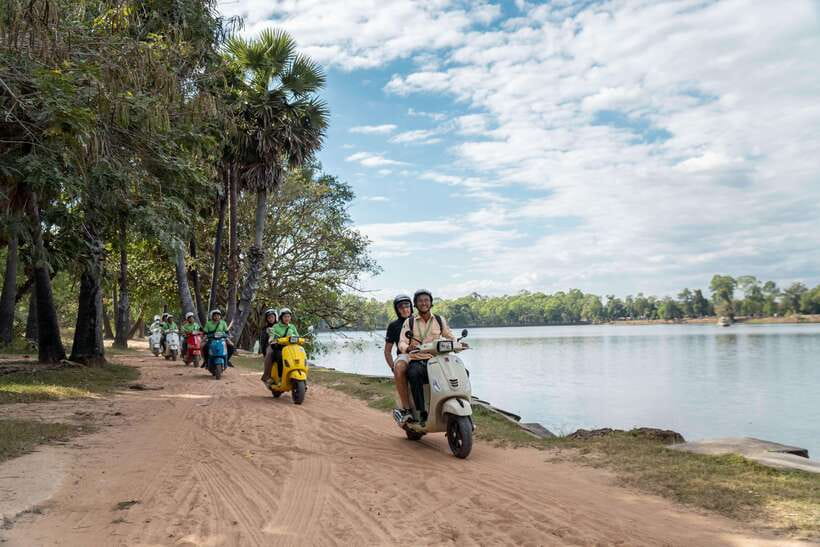 Siem Reap: Angkor Sunrise Tour Include Breakfast & Lunch - Two hours inside Angkor Wat