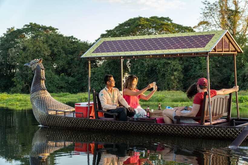 Siem Reap: Angkor Sunrise Tour Include Breakfast & Lunch - Breakfast outside the temple complex