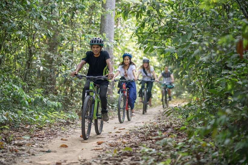Siem Reap: Angkor Temples Off-Track Bicycle Tour - Why a bicycle is a smart way to see Angkor