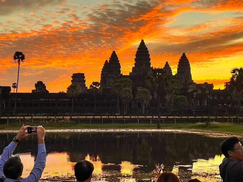 Siem Reap: Angkor Wat 2-Day Tour with Sunrise and Sunset - Why two days work better than one