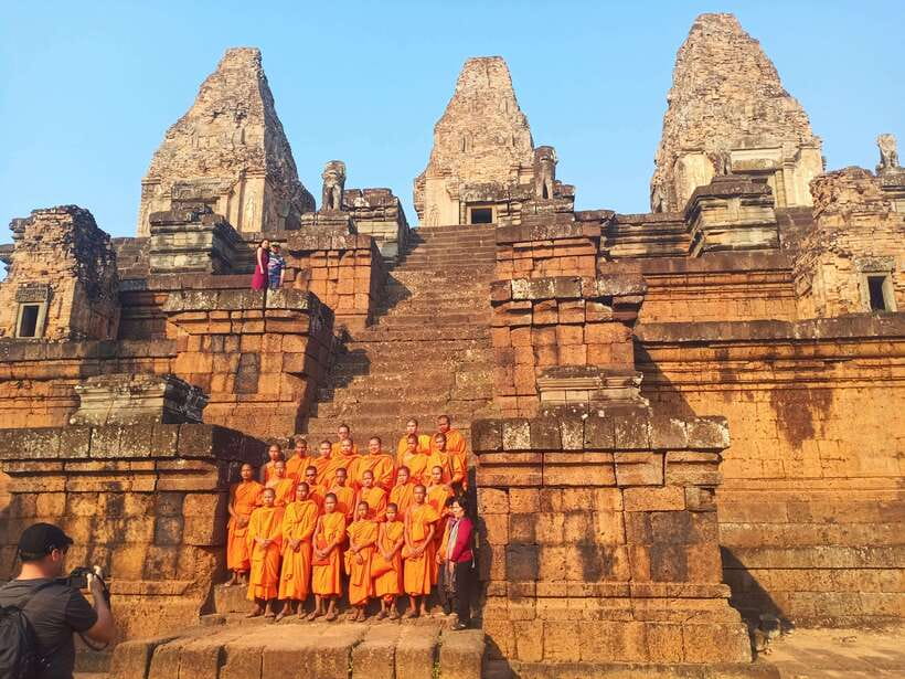 Siem Reap: Angkor Wat and Banteay Srei Temple Day Tour - Angkor Thom: gates, faces, and royal scale