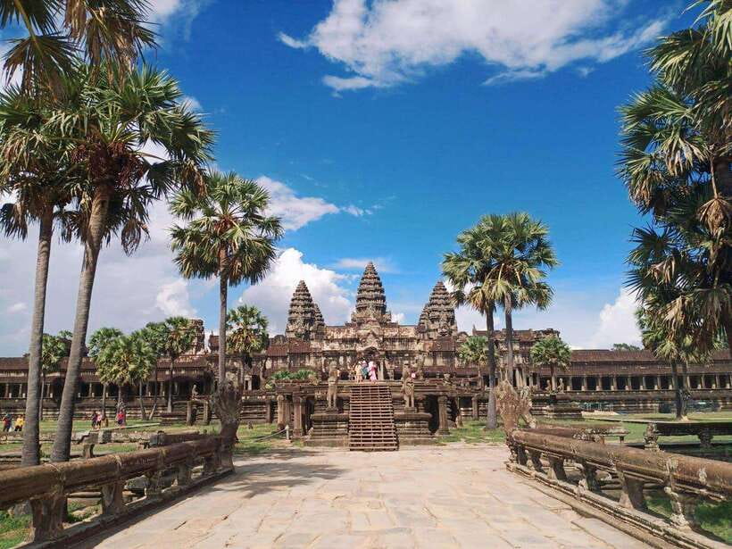 Siem Reap: Angkor Wat and Banteay Srei Temple Day Tour - Pre Rup: brickwork and a change of mood