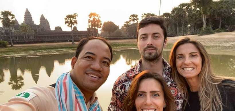 Siem Reap: Angkor Wat and Floating Village Day Tour - Khmer food between the temples