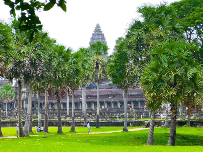 Siem Reap: Angkor Wat, Bayon & Ta Prohm Guided Tour - Angkor Wat: two hours with the great monument