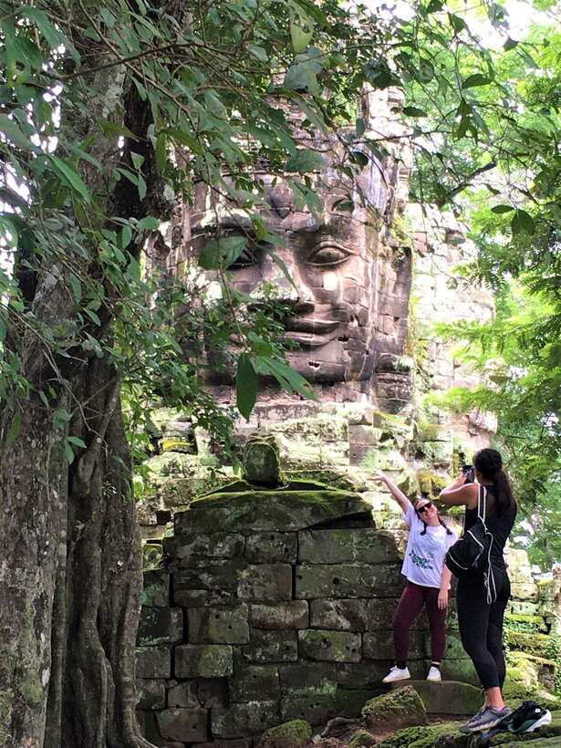 Siem Reap: Angkor Wat, Bayon & Ta Prohm Guided Tour - Angkor Thom: entering the old capital