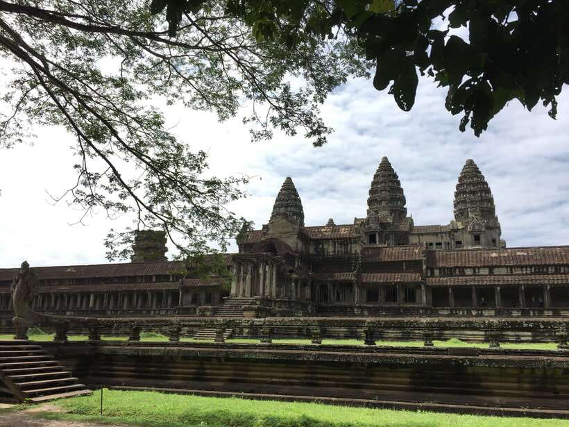 Siem Reap: Angkor Wat Half-Day Trip with Local Guide - The lotus pond photo stop