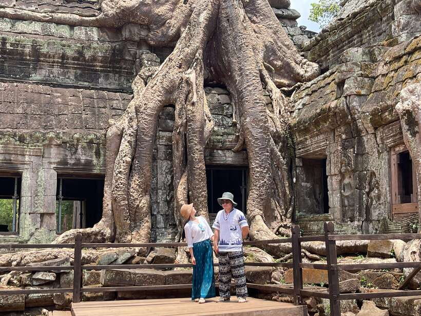 Siem Reap: Angkor Wat Private full Day Tour - Bayon Temple and its unexpected stone faces