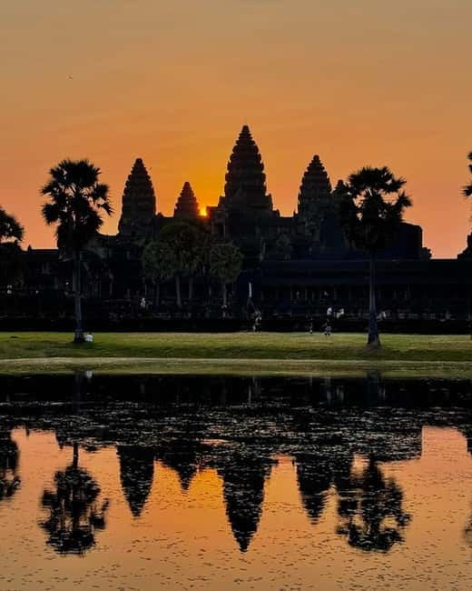 Siem Reap: Angkor Wat Private Tour with Sunrise - Baphuon and Bayon, two very different temples