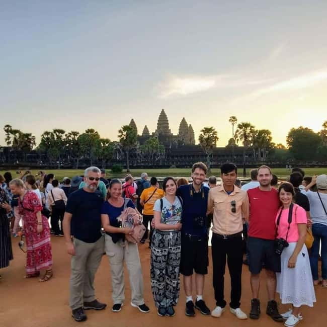 Siem Reap: Angkor Wat Private Tour with Sunrise - What the one-day option does well