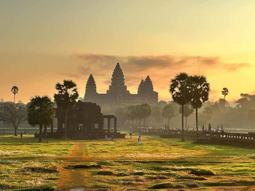 Siem Reap: Angkor Wat Private Tour with Sunrise - Angkor Wat, from sunrise to stone galleries