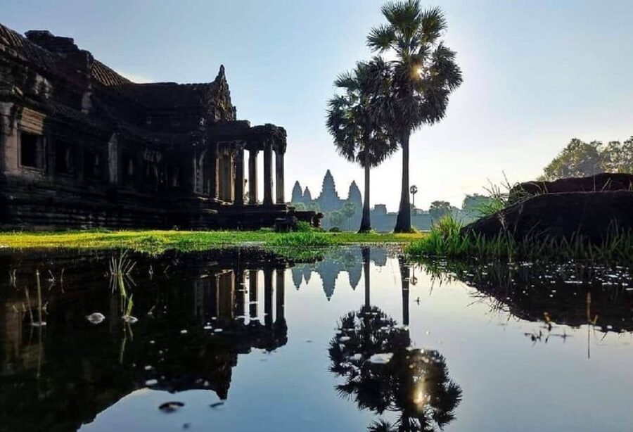 Siem Reap: Angkor Wat Small-Group Day Tour - Victory Gate and Angkor Thom’s giant faces