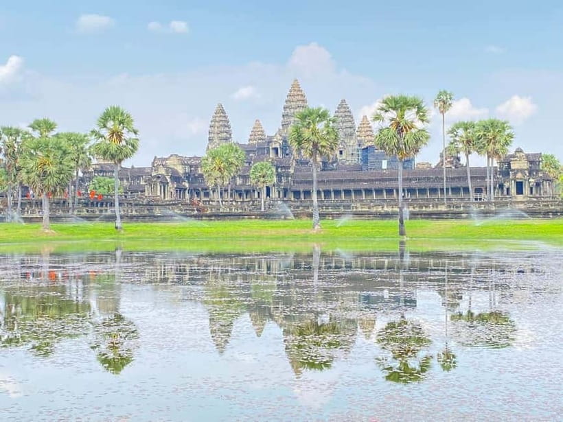 Siem Reap: Angkor Wat Small-Group Day Tour - A small group with a useful transport upgrade