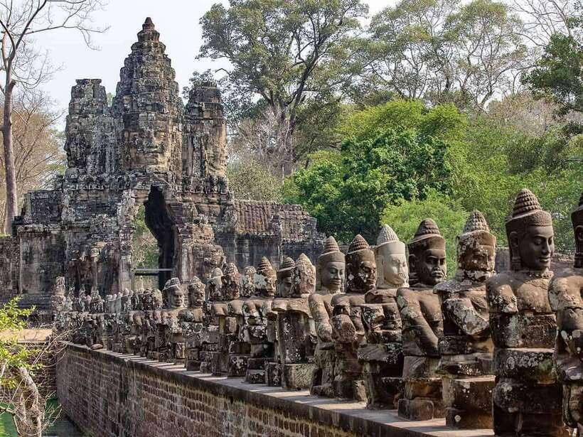 Siem Reap: Angkor Wat Small-Group Full Day Tour and Sunset - Starting inside Angkor Thom, the Great Royal City