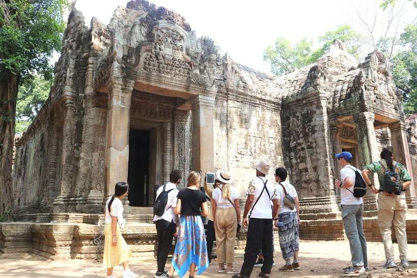 Siem Reap: Angkor Wat: Small-Group Sunrise Tour - Bayon and the faces of Angkor Thom