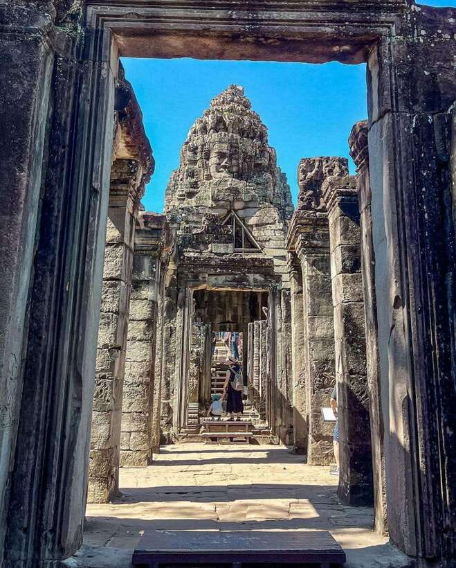 Siem Reap: Angkor Wat Small Group Tour with Spanish Guide - Lunch beside Srah Srang