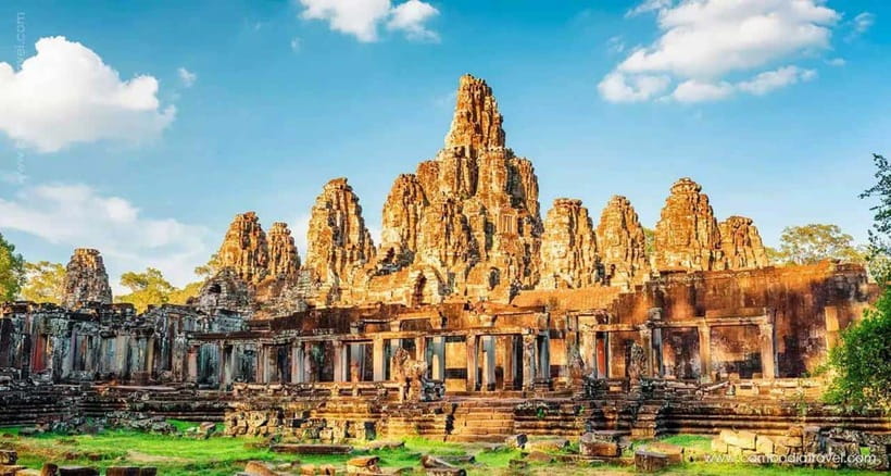 Siem Reap: Angkor Wat Small Group Tour with Spanish Guide - Banteay Srei is small, detailed, and far away