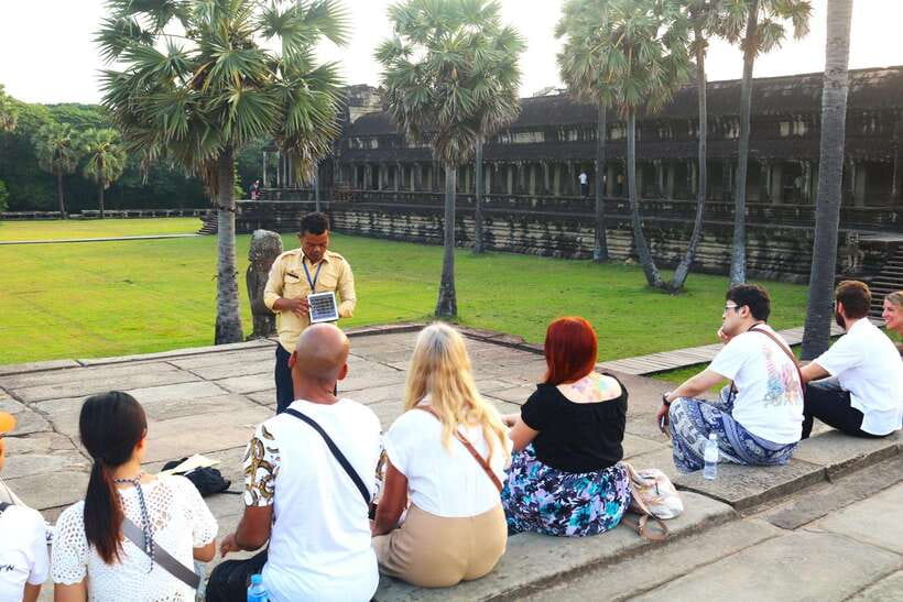 Siem Reap: Angkor Wat: Small-Group with Sunset Tour - Lunch beside Srah Srang, with food on your own