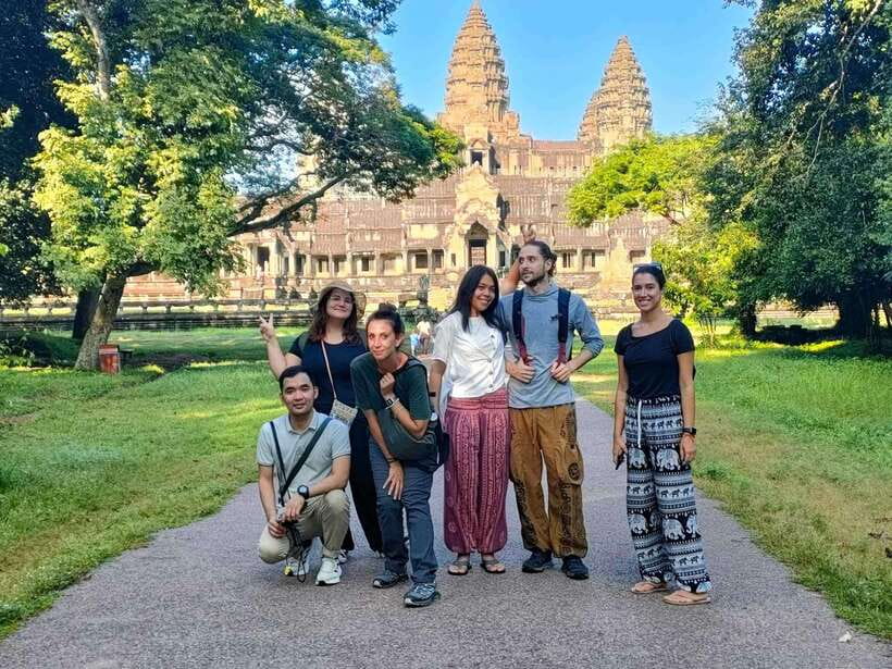 Siem Reap: Angkor Wat Sun rise Private Day Tour with Guide - Practical preparation for a long temple day