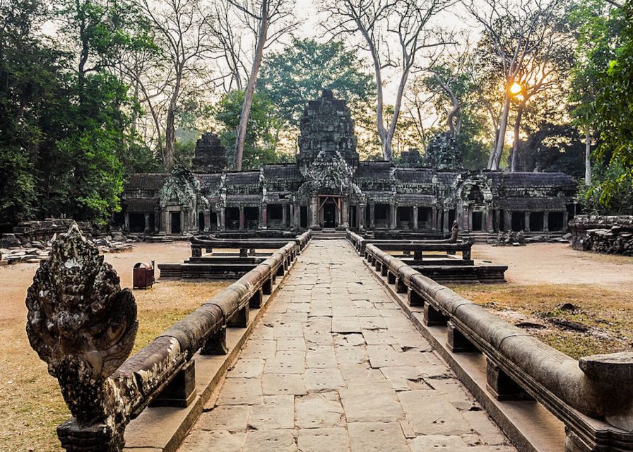 Siem Reap: Angkor Wat Sun rise Private Day Tour with Guide - Guide service and the human side of Angkor