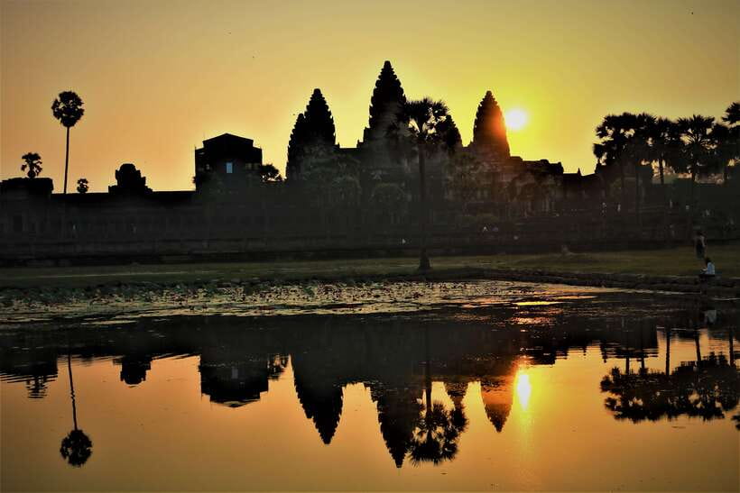 Siem Reap: Angkor Wat Sunrise and Best Temples Tour - The pre-dawn ride to Angkor Wat