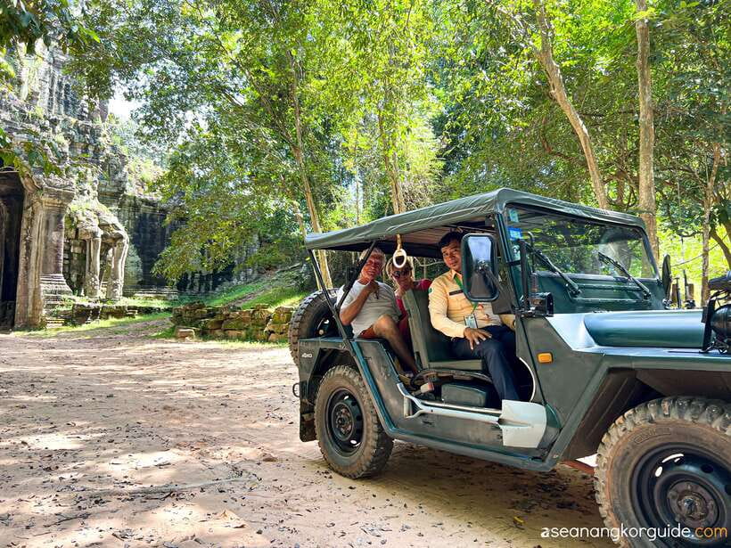 Siem Reap: Angkor Wat Sunrise and Market Tour by Jeep - The guide and service matter here