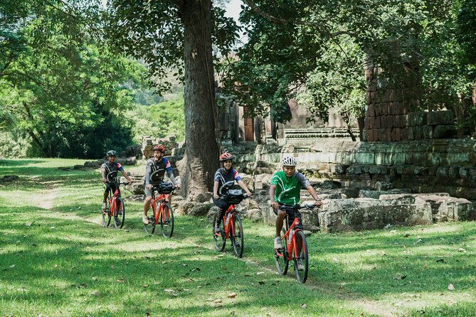 Siem Reap: Angkor Wat Sunrise Bike Tour & Jungle Breakfast - Riding the forest roads and ancient gateways