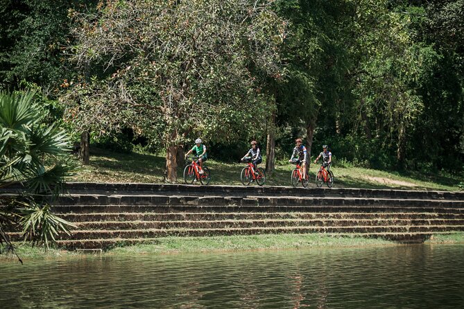 Siem Reap: Angkor Wat Sunrise Bike Tour & Jungle Breakfast - Food, water, and the return to Siem Reap