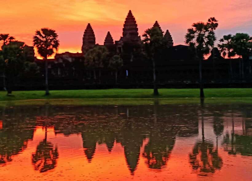 Siem Reap: Angkor Wat Sunrise or Sunset Guided Tour - Why the early start pays off at Angkor Wat