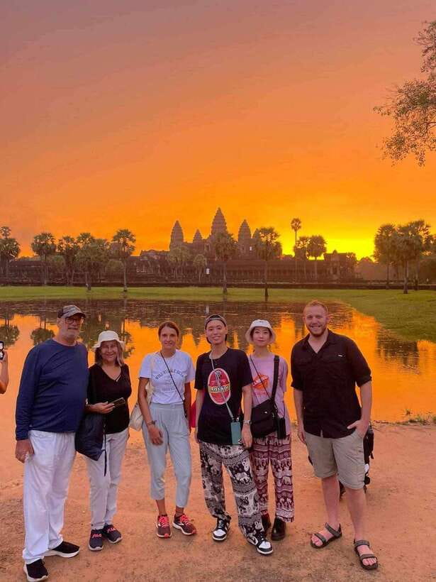 Siem Reap: Angkor Wat Sunrise or Sunset Guided Tour - Bayon’s smiling faces need time and patience
