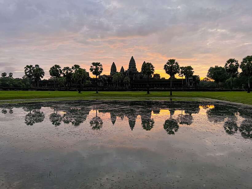 Siem Reap: Angkor Wat Sunrise Small Group tour and Breakfast - Bayon and the famous smiling faces
