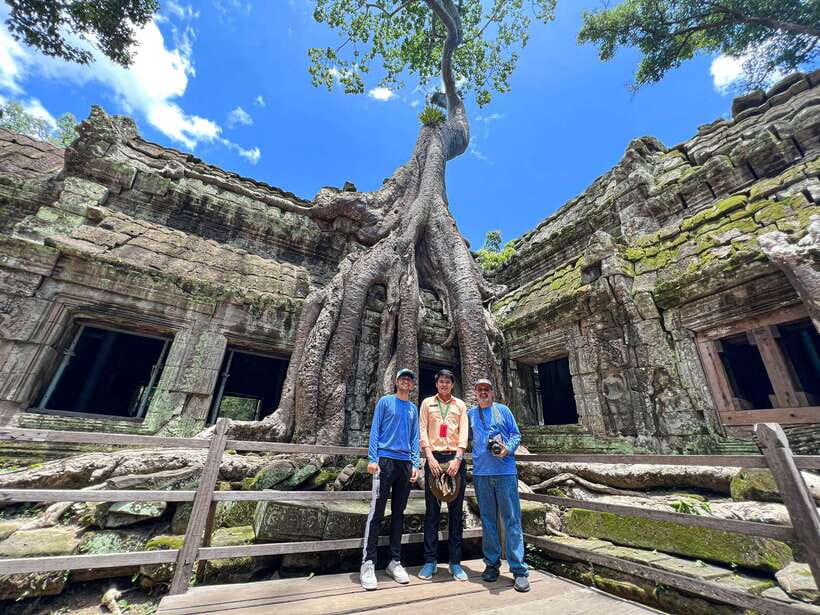 Siem Reap: Angkor Wat Sunrise Tour via Tuk Tuk & Breakfast - Angkor Wat at sunrise, then 90 minutes inside