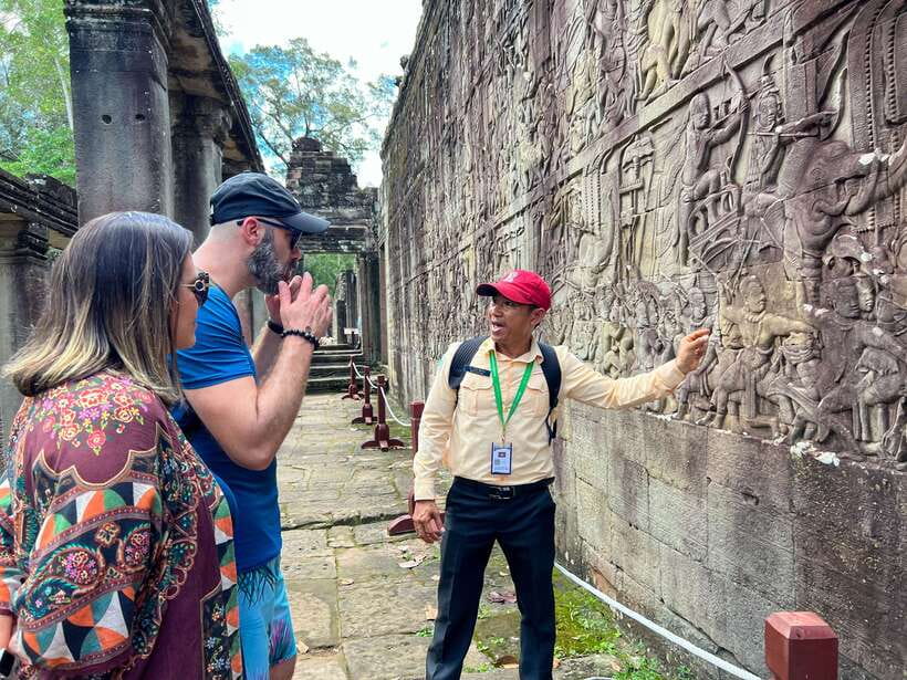 Siem Reap: Angkor Wat Sunrise Tour via Tuk Tuk & Breakfast - Guides, drivers, and the small comforts