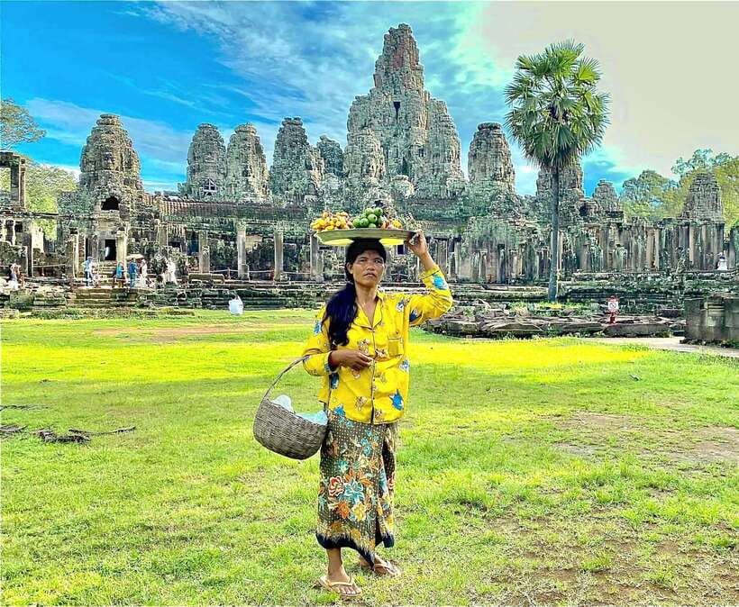 Siem Reap: Angkor Wat Sunrise Tour With Small Group - Bayon’s giant faces at the heart of Angkor Thom
