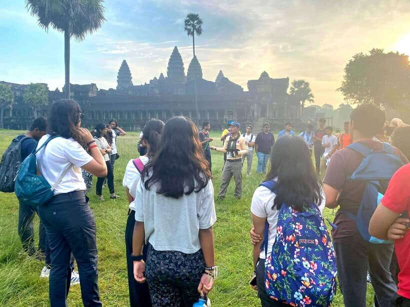 Siem Reap: Angkor Wat Sunrise Tour With Small Group - Banteay Kdei, a quieter half-hour stop
