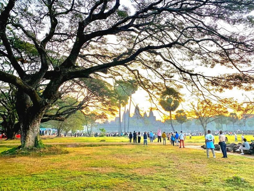 Siem Reap: Angkor Wat Sunrise Tour With Small Group - The 4:15am pickup and the road to Angkor Wat