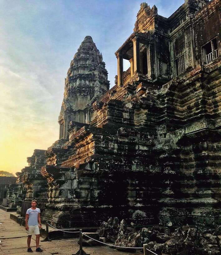 Siem Reap: Angkor Wat Sunrise Tour with Spanish Guide - Angkor Thom and the royal city gates
