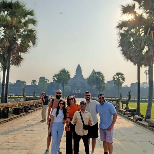 Siem Reap: Angkor Wat Sunrise Tour with Spanish Guide - Clothing, comfort, and practical preparation