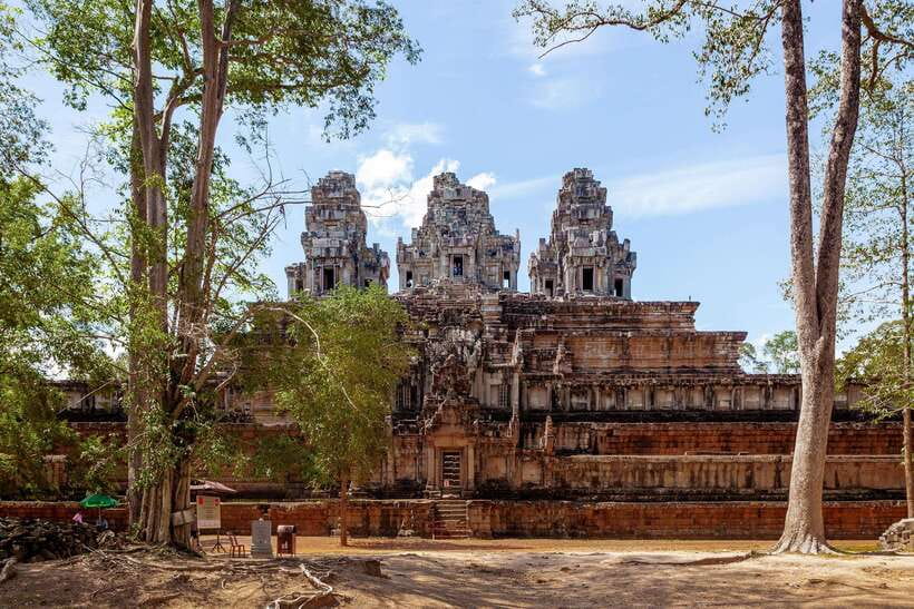 Siem Reap: Angkor Wat Tour Explore The Most Iconic Temples - Starting before sunrise at Angkor Wat