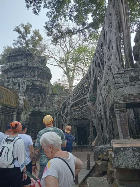 Siem Reap: Angkor Wat Tour with Italian-Speaking Guide - Angkor Thom, from Victory Gate to the Terraces
