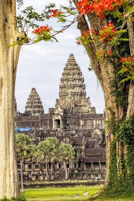 Siem Reap: Angkor Wat Tour with Italian-Speaking Guide - Angkor Wat, the two-hour centerpiece