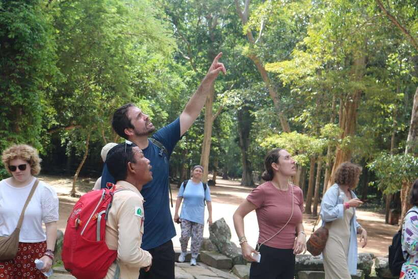 Siem Reap: Angkor Wat with German or English Guided Tour - Srah Srang: a useful pause in a demanding day