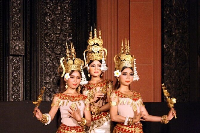 Siem Reap: Apsara Dance Show & Dinner with Tuk-Tuk Transfers - The buffet: Amok, Khmer barbecue, and international choices