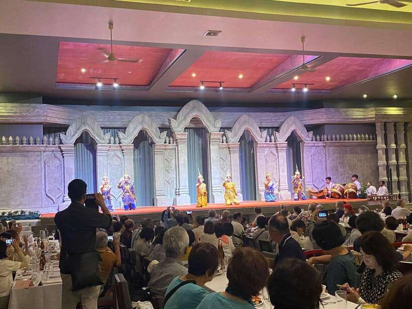 Siem Reap: Apsara Dance Show & Dinner with Tuk-Tuk Transfers - Who should book this Apsara evening?