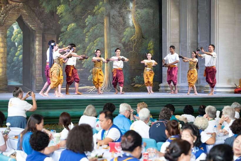 Siem Reap: Apsara Dance Show with Buffet Dinner & Tuk-Tuk... - Why an Apsara evening fits Siem Reap so well