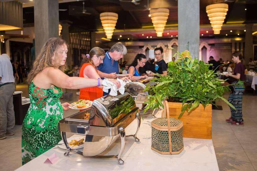 Siem Reap: Apsara Show Including Dinner & Hotel Pickup - Is $23 a good price in Siem Reap?