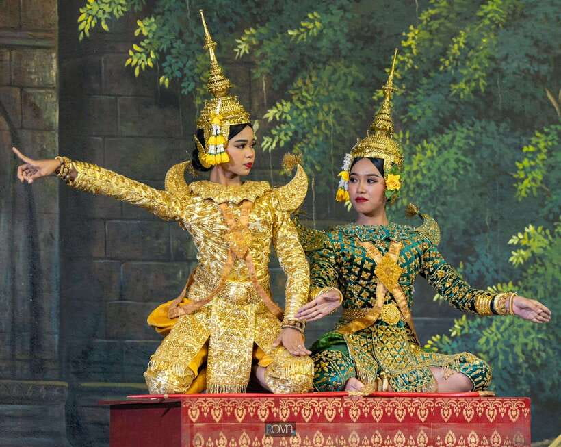 Siem Reap: Apsara Show Including Dinner & Hotel Pickup - What to eat: amok, Khmer BBQ, and vegetarian choices