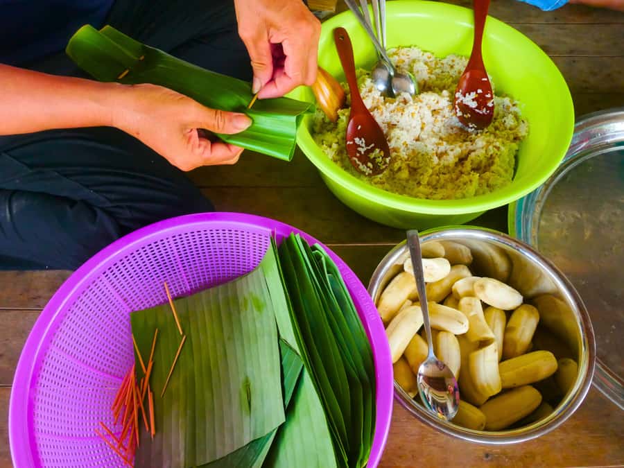 Siem Reap: Authentic Eco Village Walk and Cooking Class Tour - Weaving bamboo baskets and shaping palm leaves