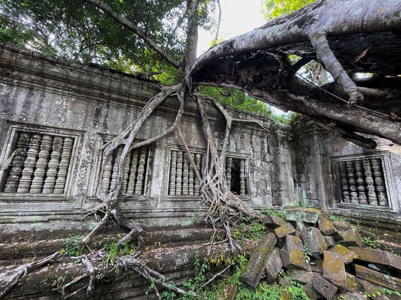 Siem Reap: Beng Mealea, Banteay Srei & Kulen Waterfall Trip - The cliff viewpoint and the countryside beyond Siem Reap