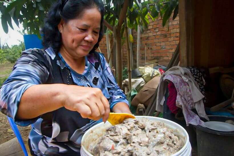 Siem Reap: Cambodia local street foods and local guide - Route 60 and the local night market
