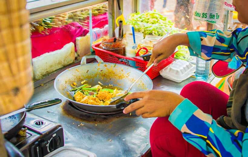 Siem Reap: Cambodia local street foods and local guide - The guide makes the biggest difference